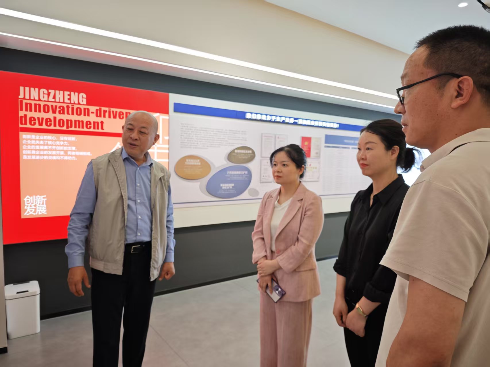 黄副区长来球友会走访视察